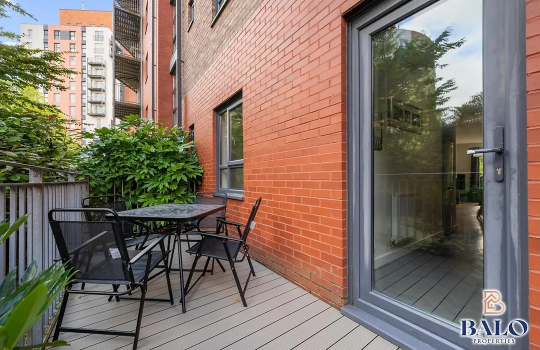 Modern Spacious 2Bedroom Apartment Great! Location By Etihad Mancity Stadium& Coop Live Arena-1