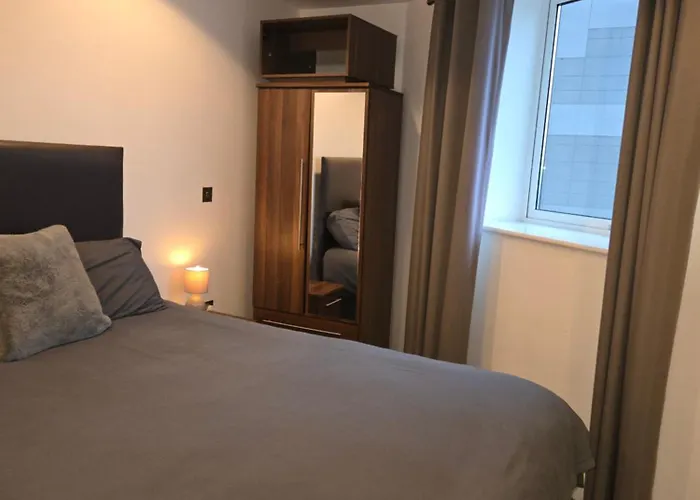 Lovely One Private Bedroom In Shared 2 Bedroom
