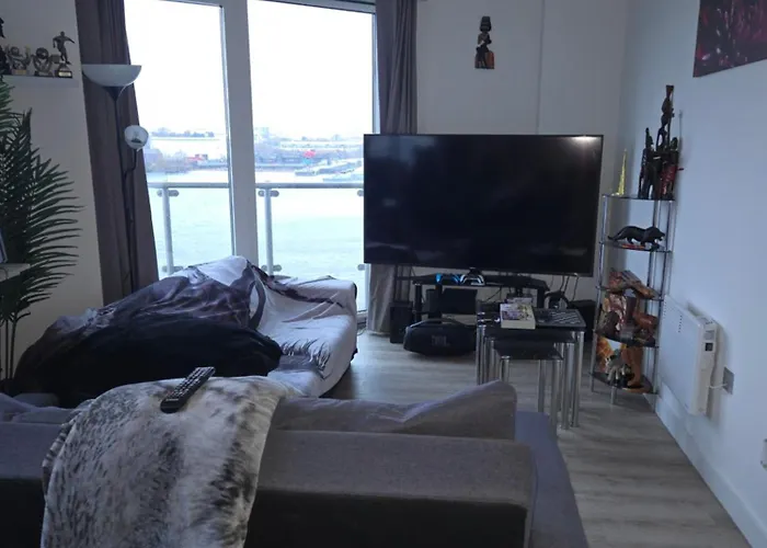 Lovely One Private Bedroom In Shared 2 Bedroom