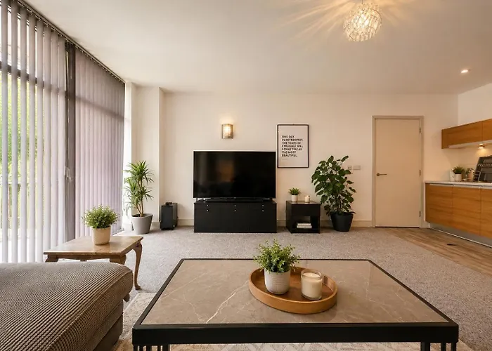 Two Bedroom Apartment In The Heart Of The City